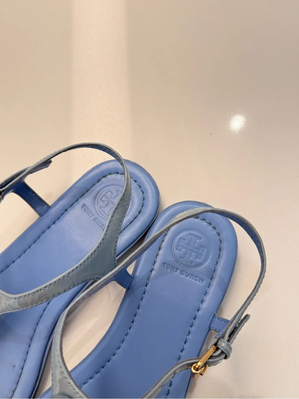 Tory Burch RARE Patent Leather Thong Sandals Blue Gold Logo Flat Sandals‎ 7.5M